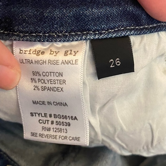 Women’s distressed bridge by gly ultra high rise ankle jeans, size 26 - Picture 4 of 5